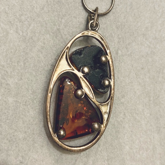 Amber pendant necklace - Picture 5 of 10